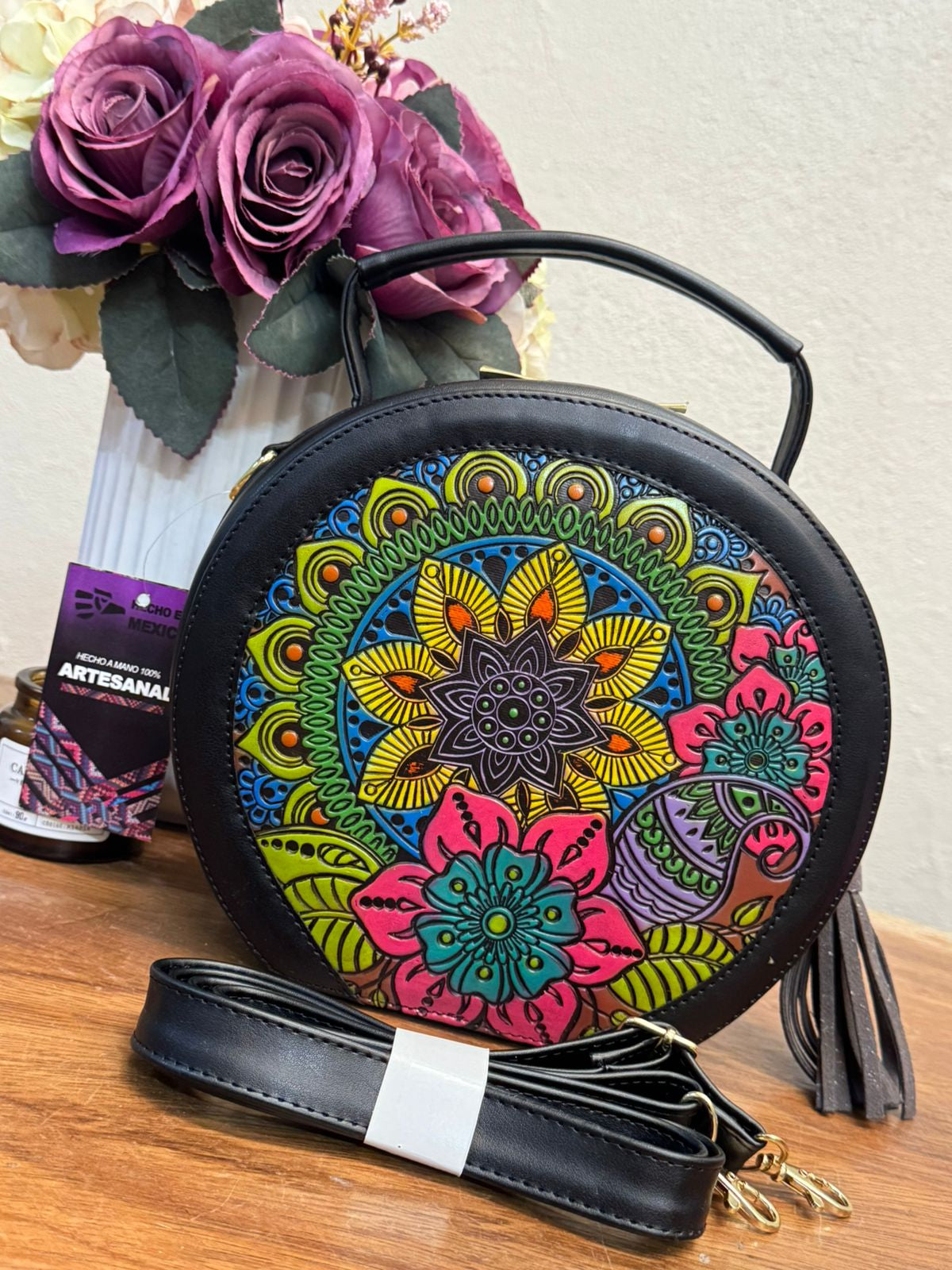 CIRCULAR ARTESANAL GRABADO MANDALA PIEL NEGRO