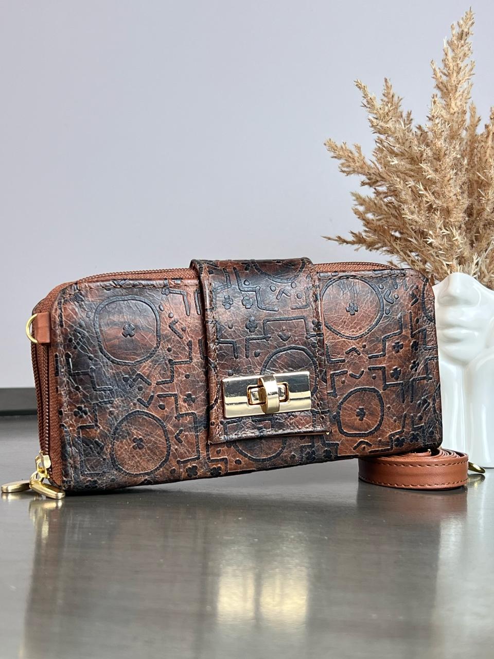 CARTERA PIEL BROCHE ÚNICA