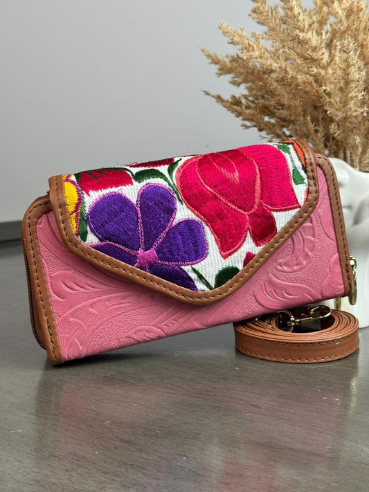 CARTERA PIEL TAPA BORDADA CORAL