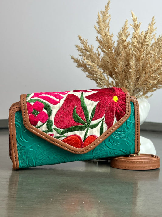 CARTERA PIEL TAPA BORDADA VERDE BANDERA