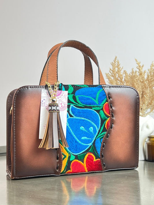 MAOMA CROSSBODY CAMEL BORDADO FLOR AZUL