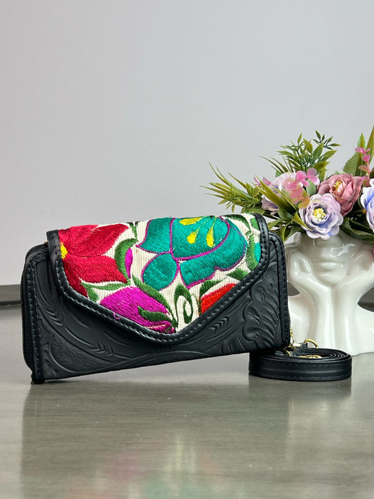 CARTERA PIEL TAPA BORDADA NEGRO