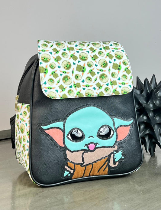 MOCHILA PERSONAJE BABY YODA NEGRO