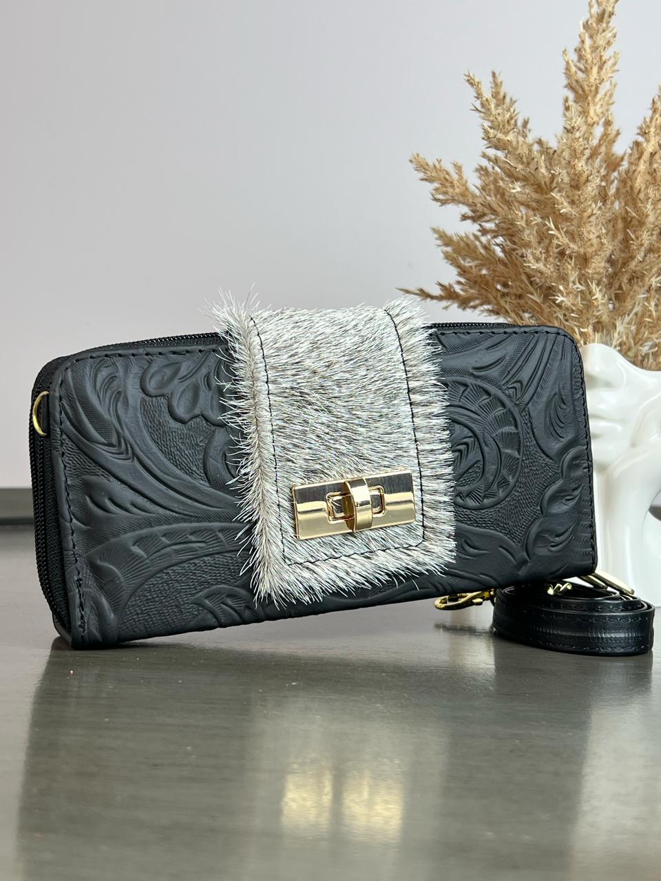 CARTERA PIEL BROCHE CON PELO NEGRO