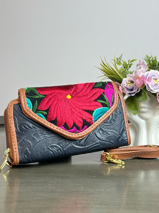 CARTERA PIEL TAPA BORDADA MARINO
