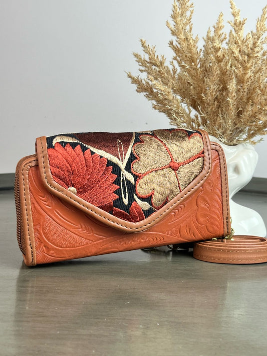 CARTERA PIEL TAPA BORDADA NARANJA