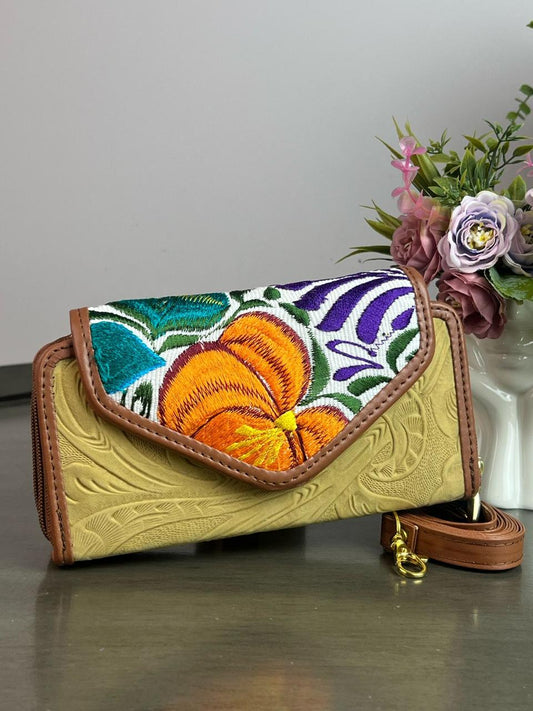 CARTERA PIEL TAPA BORDADA ARENA-VERDE