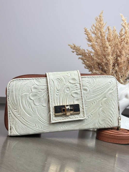 CARTERA PIEL BROCHE APERLADA